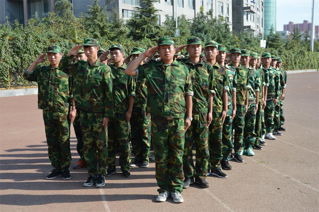 藍翔技校2017屆新生軍訓(xùn)
